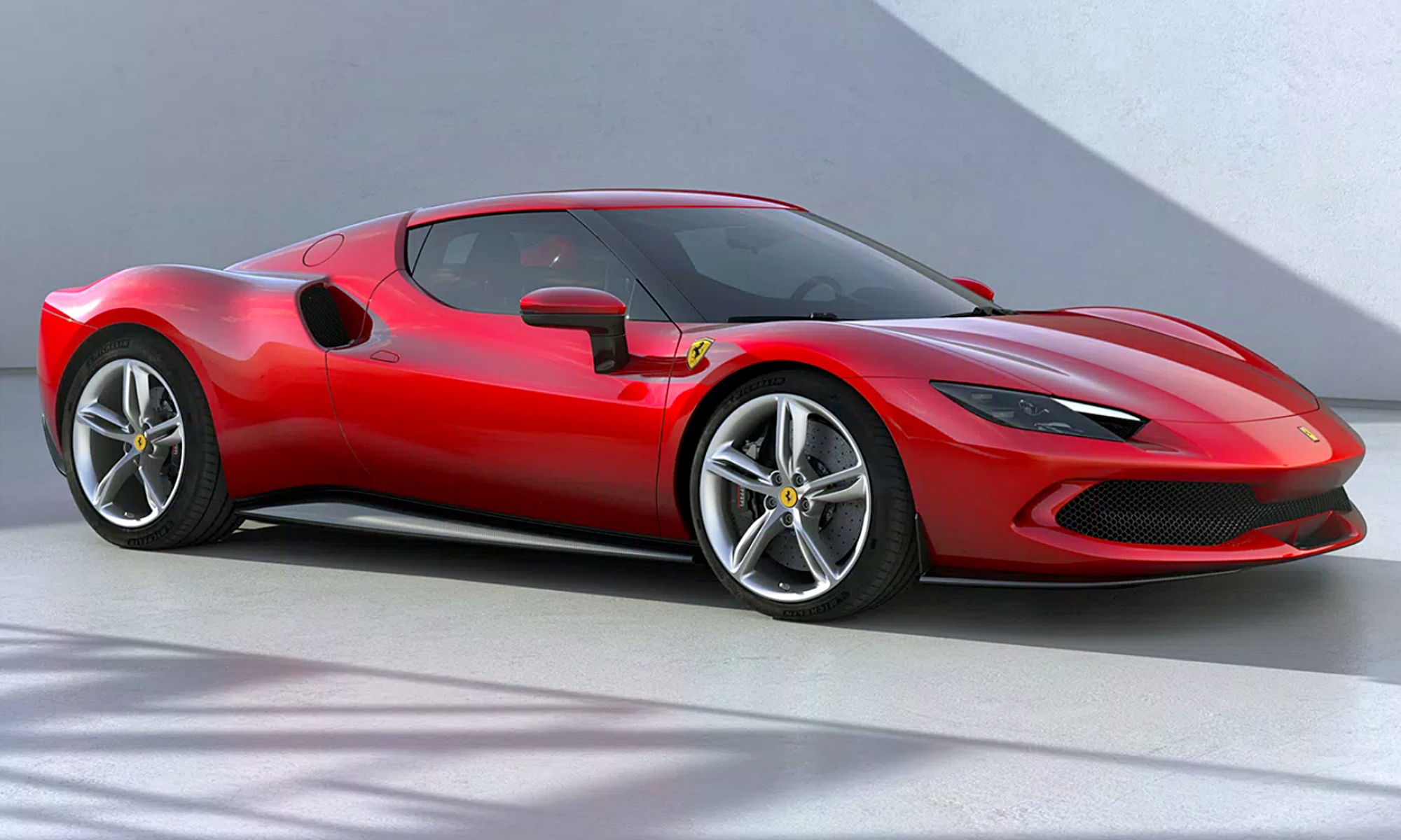 De la fábrica de Maranello podrán salir hasta 15.000 coches eléctricos, que acompañarán al Ferrari 296 GTB.