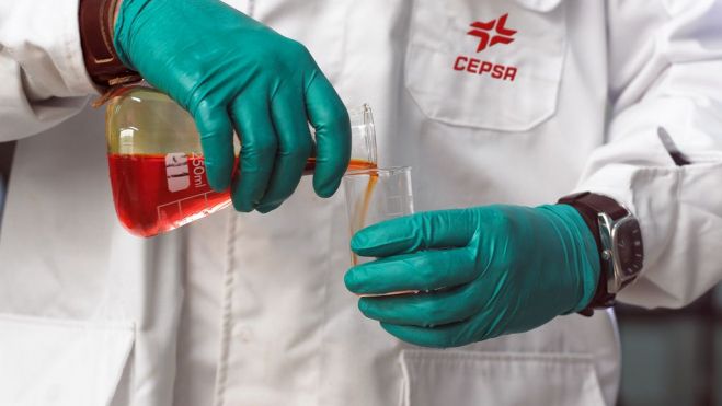 Con la tecnología tricapa, la compañía ha aumentado del 30% al 70% el plástico reciclado de los envases de lubricantes. Con la tecnología tricapa, la compañía ha aumentado del 30% al 70% el plástico reciclado de los envases de lubricantes.