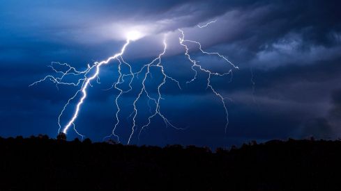 Un volcán y sus efectos han sido el motivo de la tormenta eléctrica más