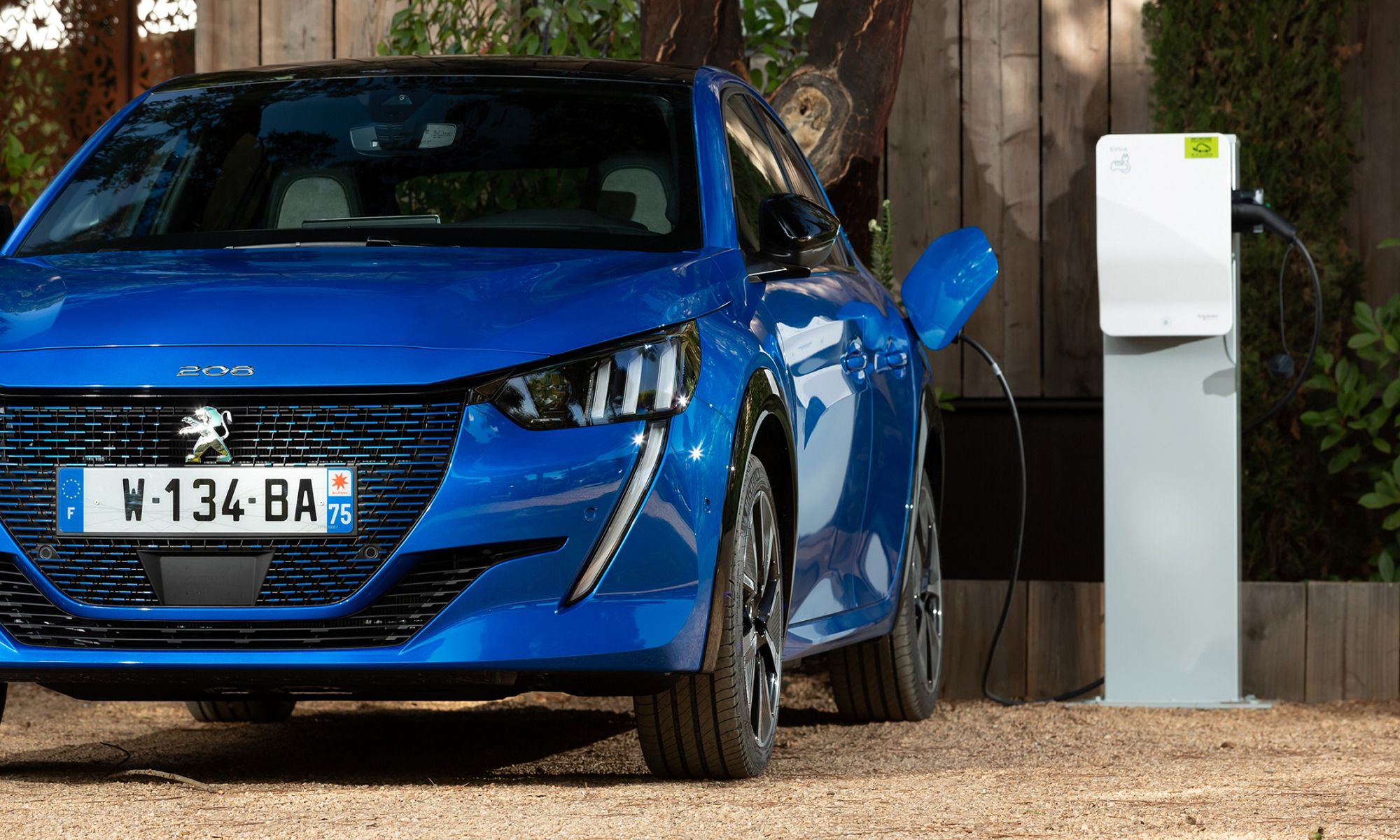 Peugeot hace pública su intención de lanzar un programa de suscripción para coches eléctricos en Europa.