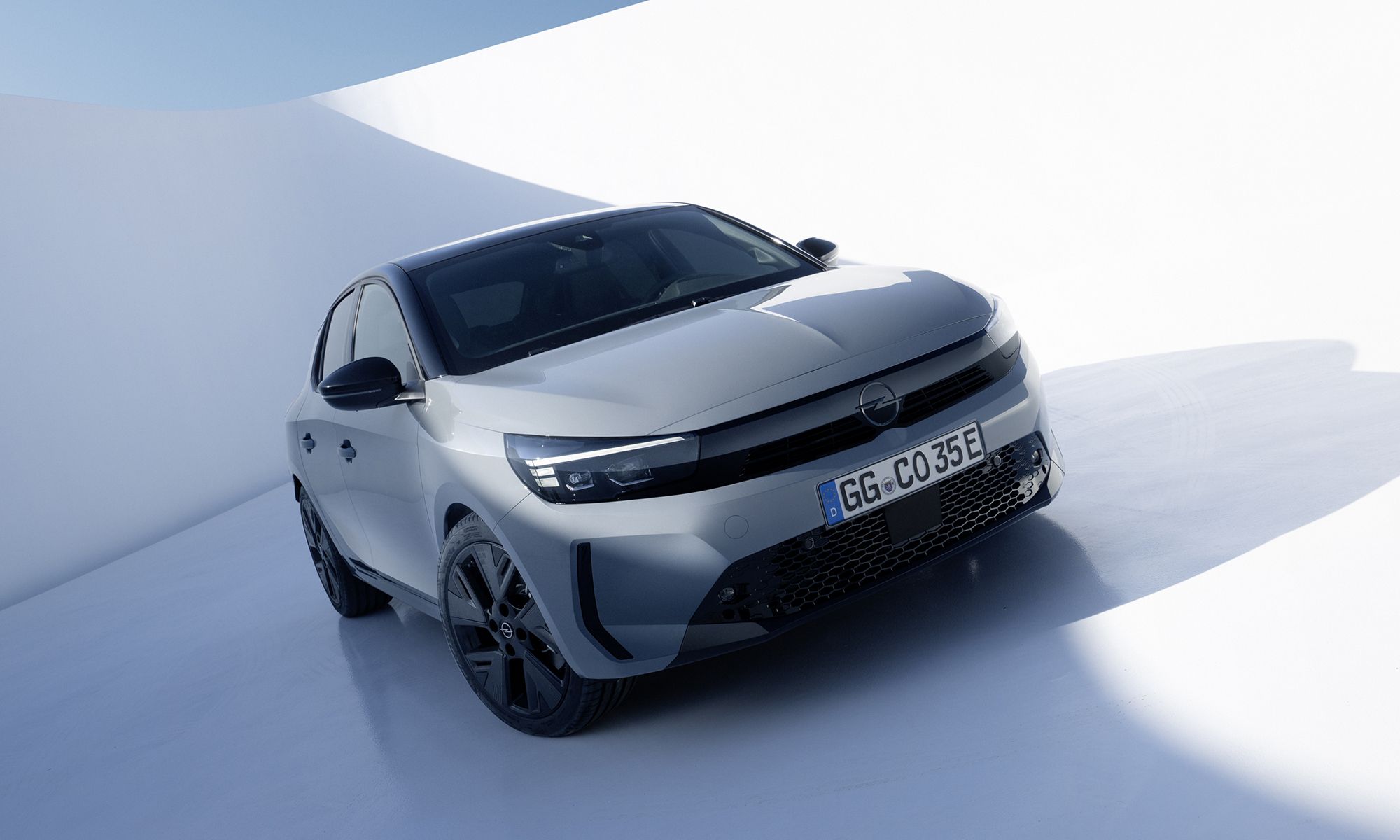 El Opel Corsa-e se actualizó estéticamente hace unas semanas y ahora ya sabemos cuánto costará el utilitario eléctrico en España.