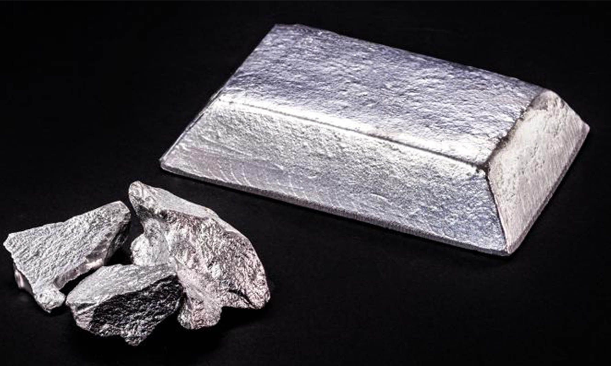 El aluminio es el tercer elemento más abundante de la tierra lo que abarata el coste de las baterías.