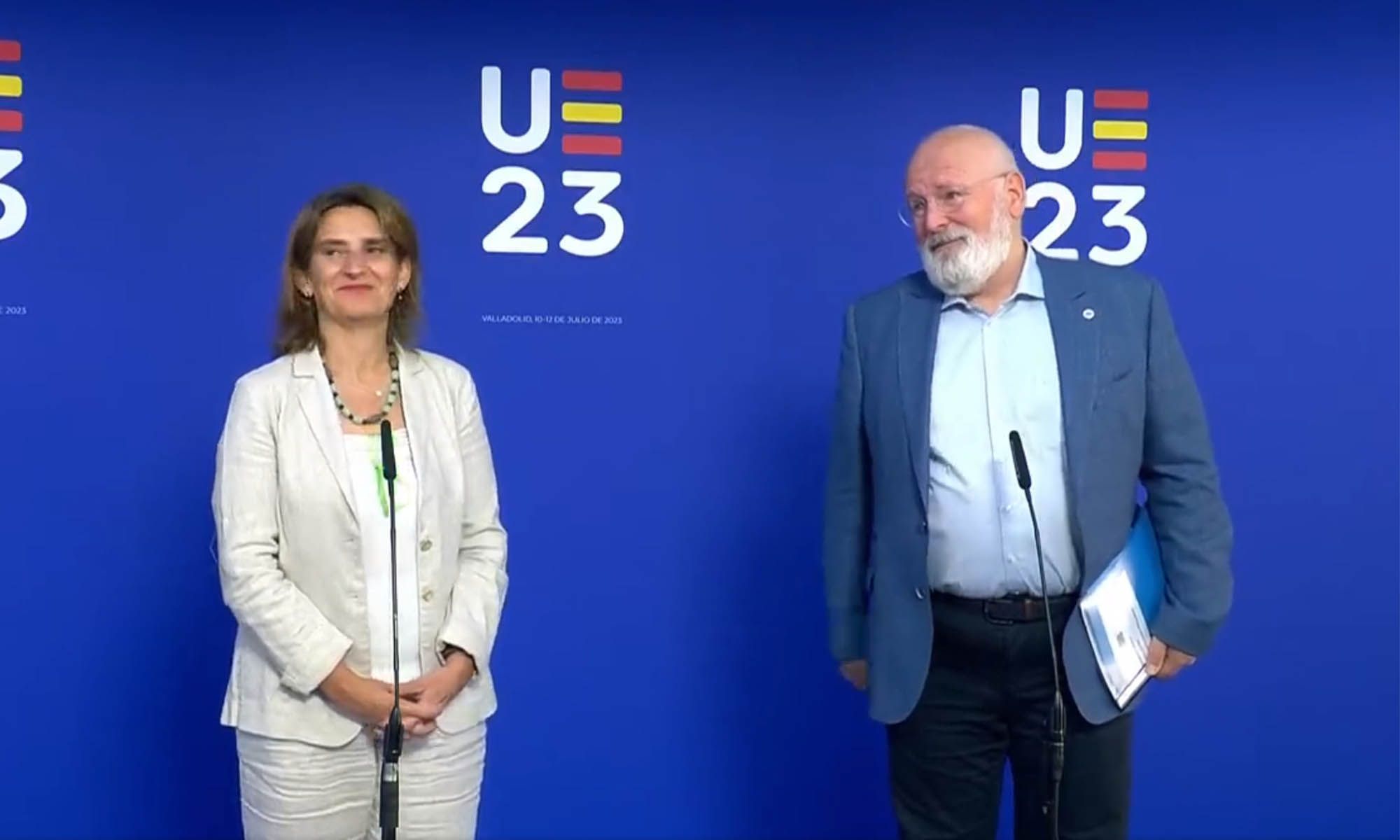 Frans Timmermans, vicepresidente de la Comisión Europea, junto a Teresa Ribera, ministra para la Transición Ecológica y el Reto Demográfico.