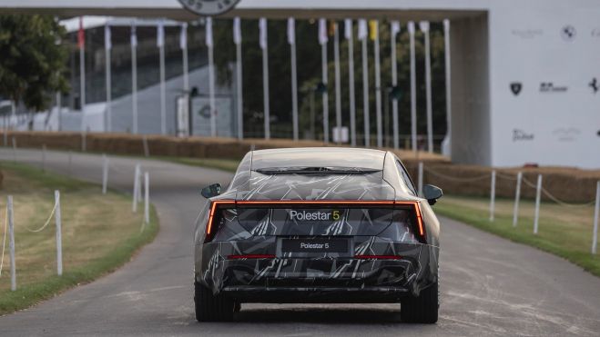 Polestar 5 Trasera