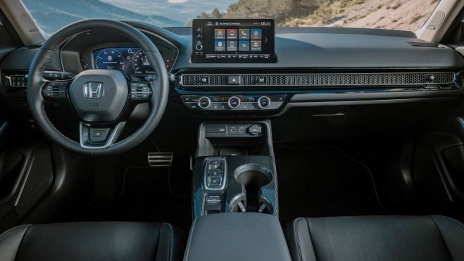 Su diseño interior no es llamativo, pero su calidad de construcción es superior, por ejemplo, a la de un Mercedes Clase A.