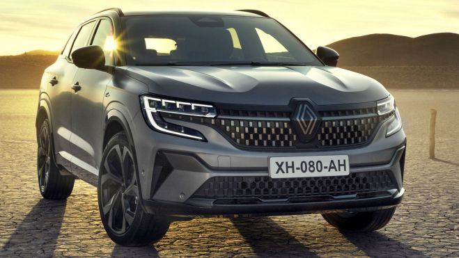 Estéticamente se reconoce rápidamente como un Renault por el sobredimensionado rombo en el frontal. Estéticamente se reconoce rápidamente como un Renault por el sobredimensionado rombo en el frontal.