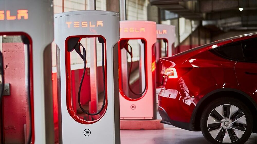 La red Supercharger de Tesla se ha convertido en la más grande que hay mundialmente para cargar coches eléctricos. Duplicar la red de cargadores es algo que ha hecho en solo dos años.