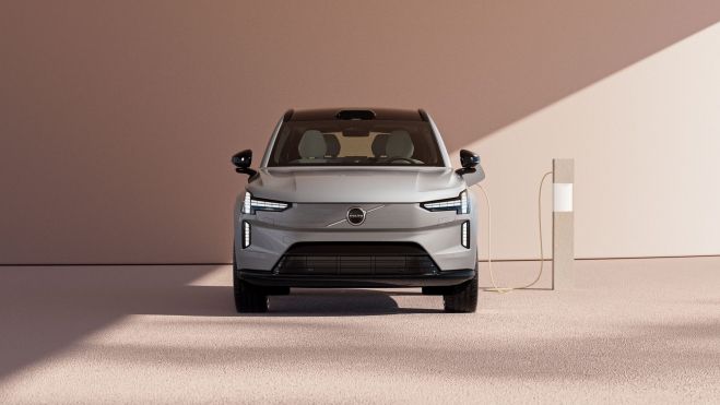 El Volvo EX90 llegará el año que viene a España con un precio de salida de más de 100.000 euros. El Volvo EX90 llegará el año que viene a España con un precio de salida de más de 100.000 euros.