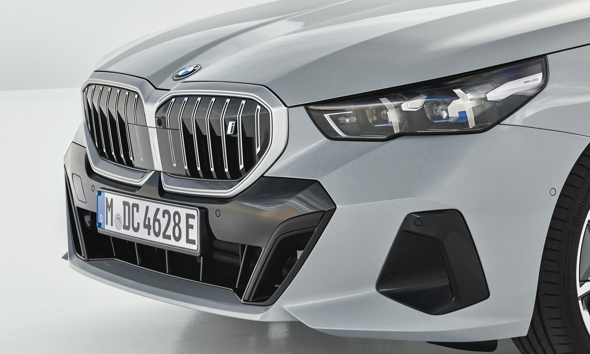 El BMW i5 llegará a España en noviembre por un precio de partida de 76.750 euros