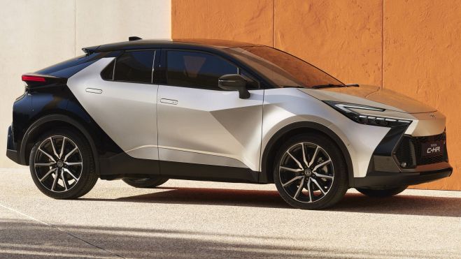 El frontal hereda los rasgos de los nuevos bZ4x y Prius. El frontal hereda los rasgos de los nuevos bZ4x y Prius.