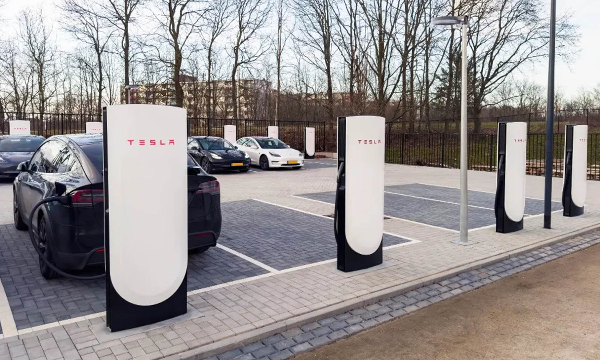 Tesla ya cuenta con algunos Superchargers V4 repartidos por Europa.