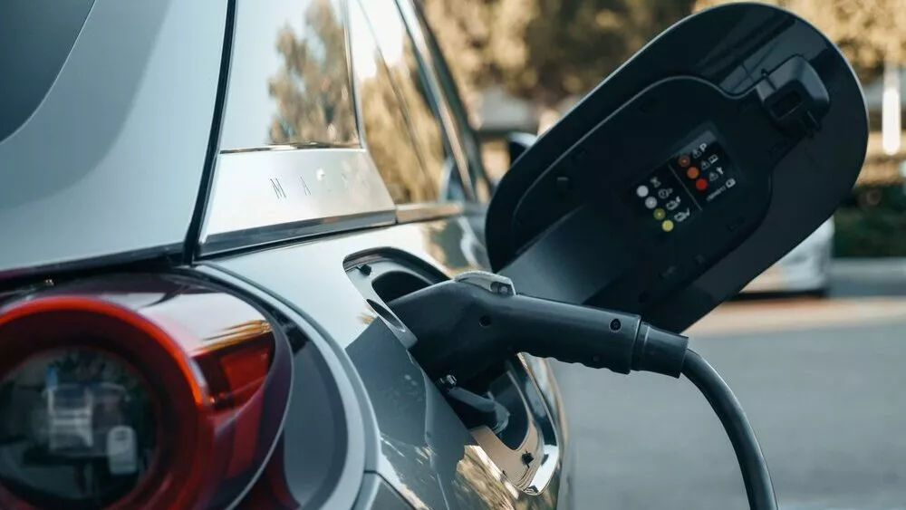 Los vehículos eléctricos mejoran la calidad del aire de las ciudades según un nuevo estudio. Hay una clara vinculación entre su protagonismo y una menor tasa de enfermedades respiratorias.