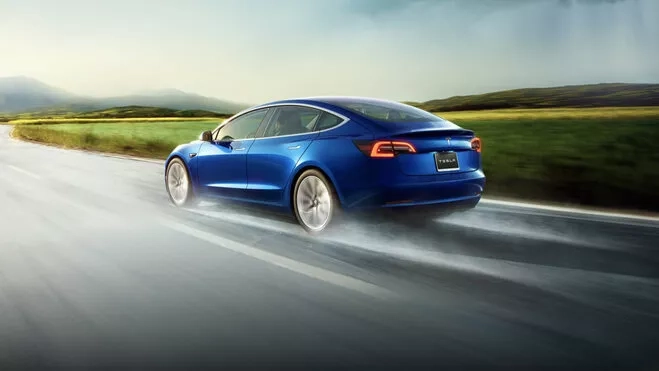 Tesla cuenta con versiones dual motor que hacen posible la tracción total en este coche eléctrico.