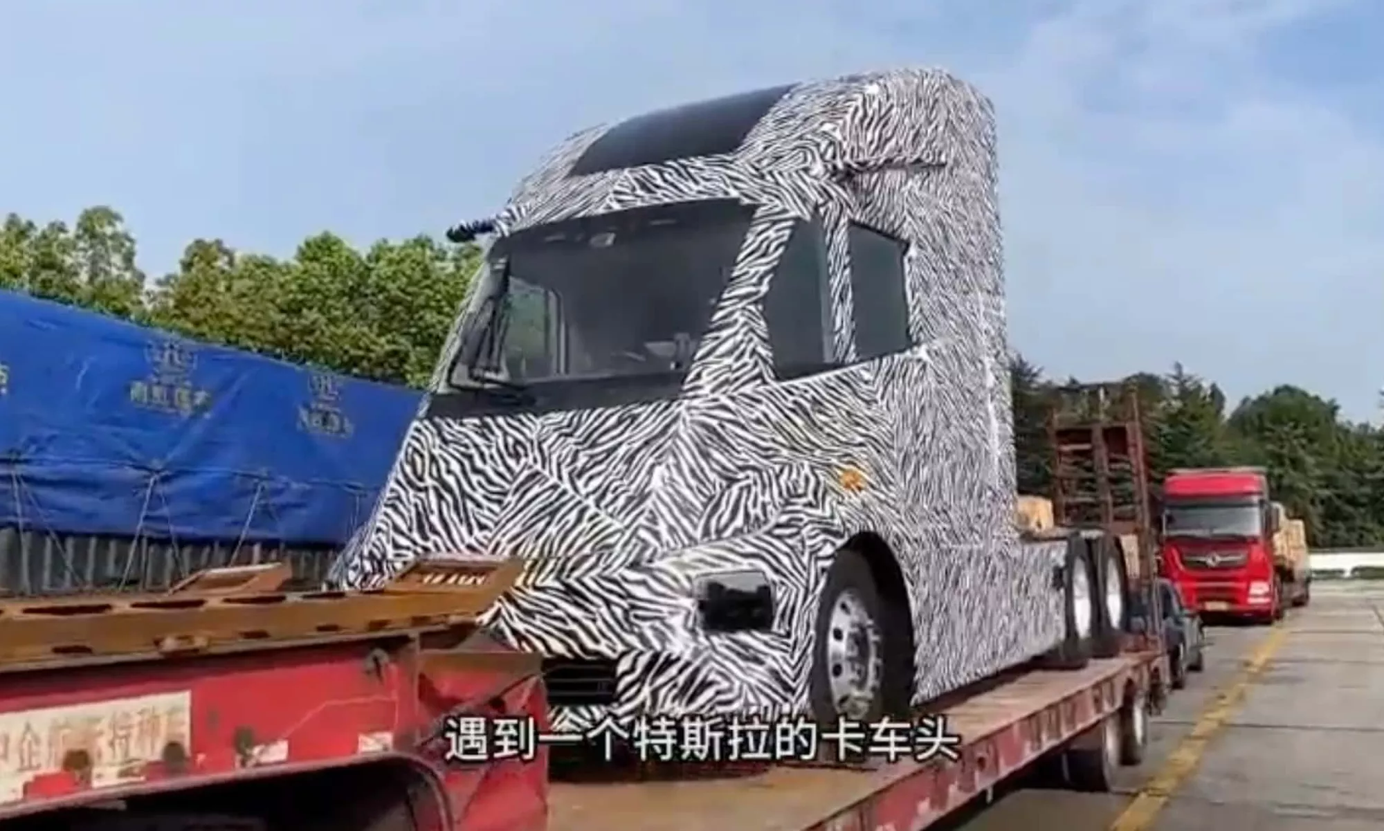 Tesla parece, pero no lo es. Los chinos están desarrollando un camión eléctrico muy similar.
