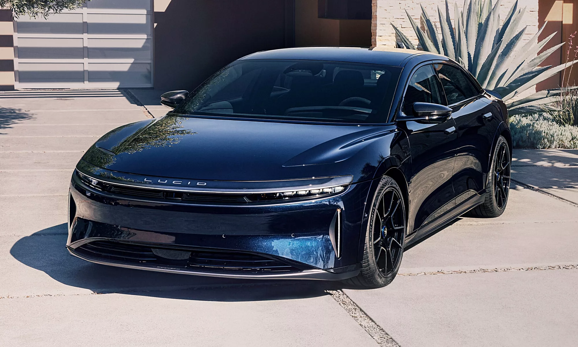 El Lucid Air Sapphire es la berlina más potente del mundo.