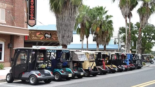 El uso de carritos de golf eléctricos en Estados Unidos está creciendo desde hace un tiempo. El uso de carritos de golf eléctricos en Estados Unidos está creciendo desde hace un tiempo.