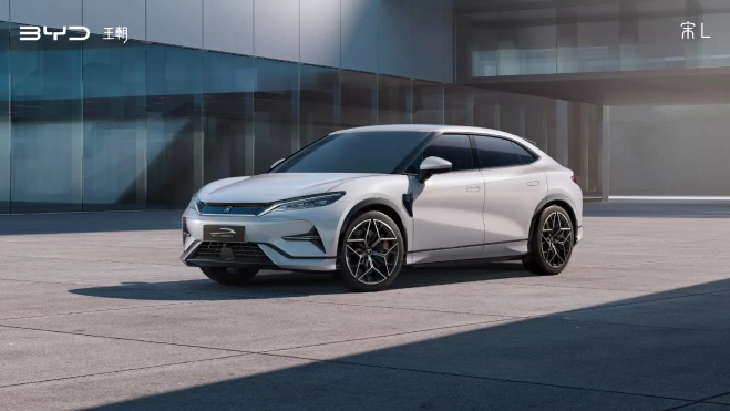 Por concepto, divaga entre la filosofía de un SUV, un crossover y una berlina familiar. Por concepto, divaga entre la filosofía de un SUV, un crossover y una berlina familiar.