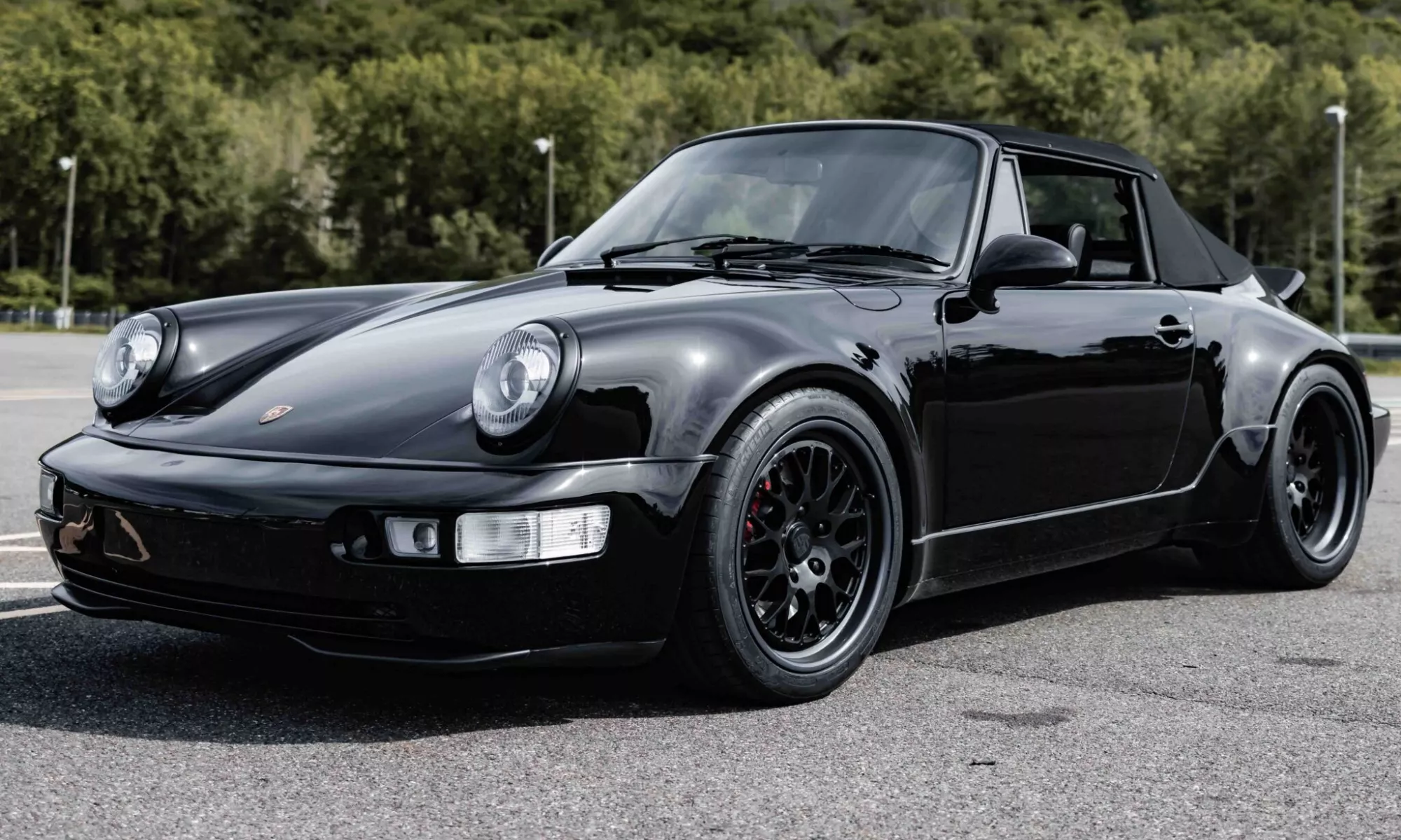 Este proyecto toma como base un 911 America Roadster de 1992.