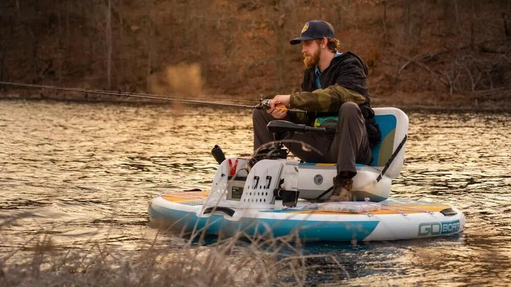 Este mini-barco eléctrico GoBoat permite disfrutar de una navegación para una persona por muy poco dinero.