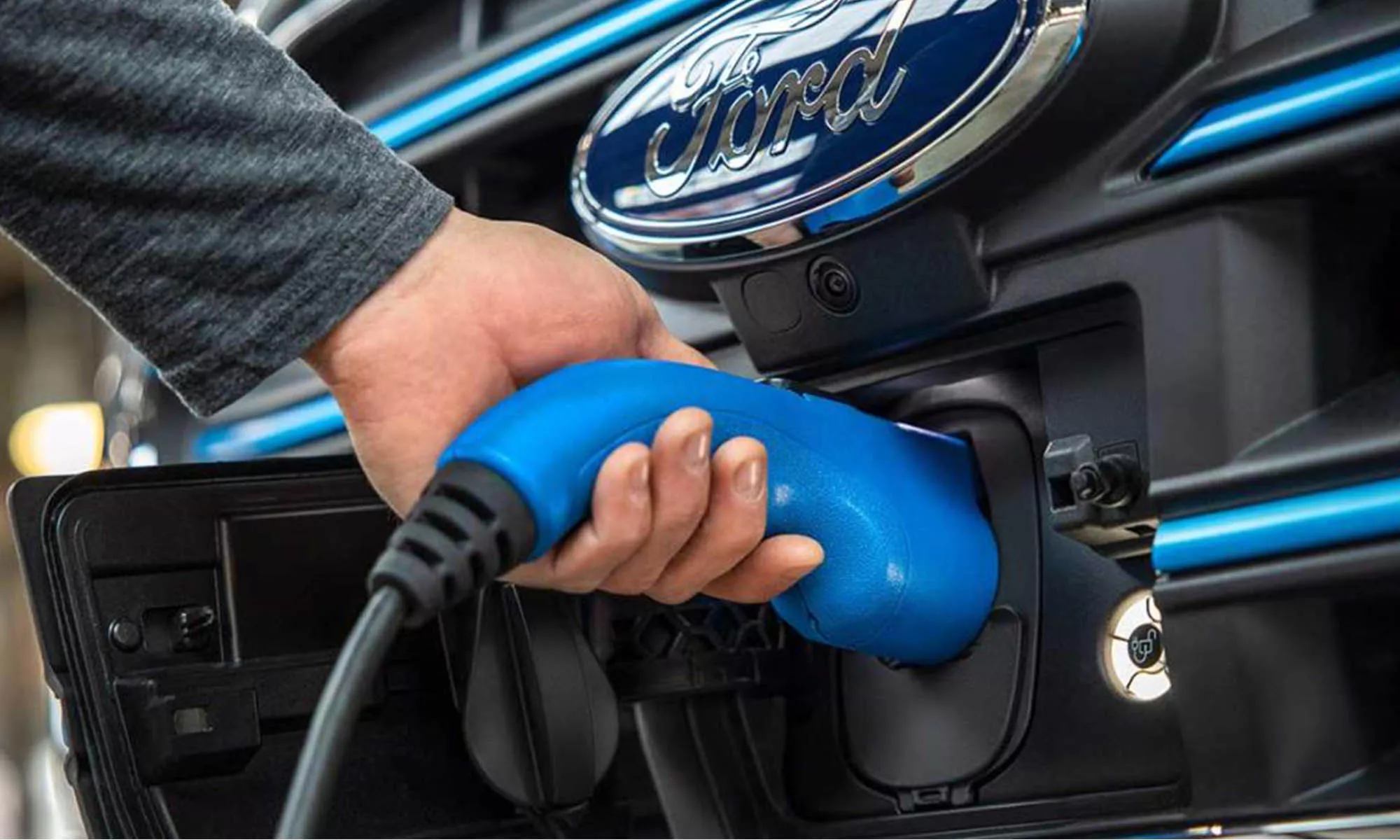 Ford patenta un nuevo sistema de carga que abarata la inversión en las instalaciones.