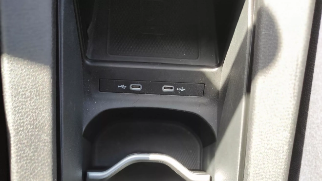 generalizacion usb c coches electricos interior2 generalizacion usb c coches electricos interior2
