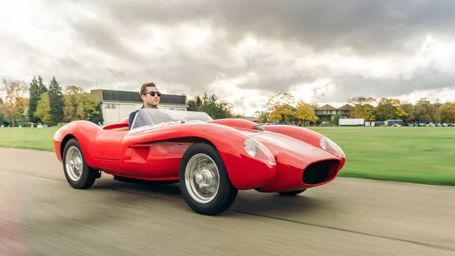 Este coche eléctrico es una réplica casi perfecta del Ferrari Testa Rossa J. Este coche eléctrico es una réplica casi perfecta del Ferrari Testa Rossa J.