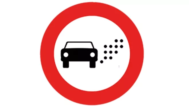R 120 Entrada prohibida a vehículos en función de distintivo ambienta u otros criterios ambientales
