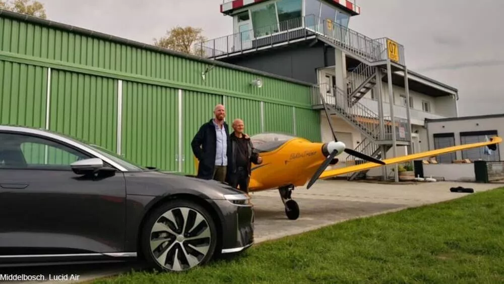 La avioneta contra un coche de Lucid es lo último en carreras de autonomía eléctrica.