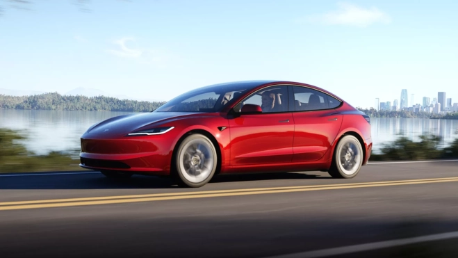 El nuevo Model 3 estiliza su diseño con un frontal más afilado y aerodinámico.