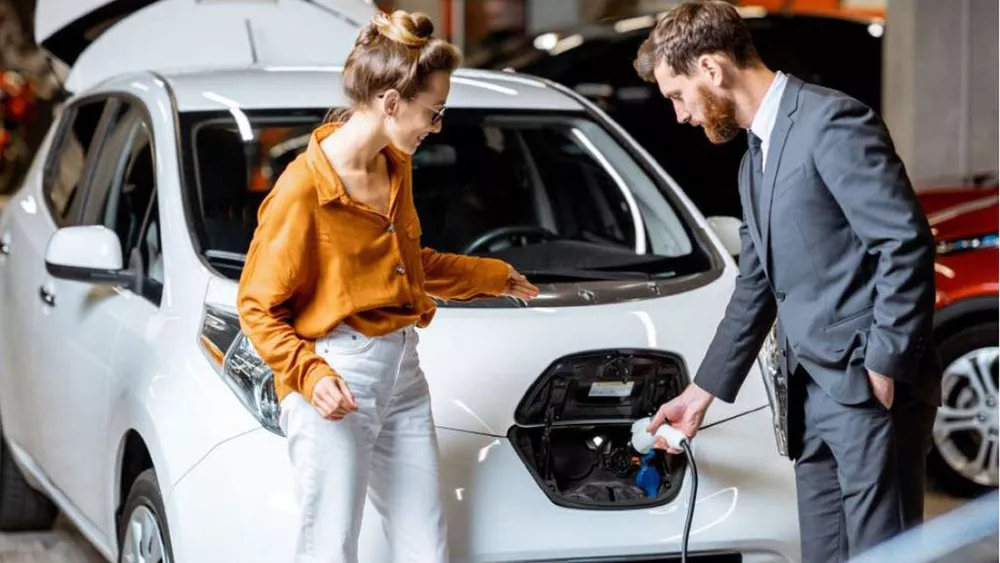 La compra de vehículos eléctricos se ha estancado debido, entre otros motivos, al precio de la electricidad.