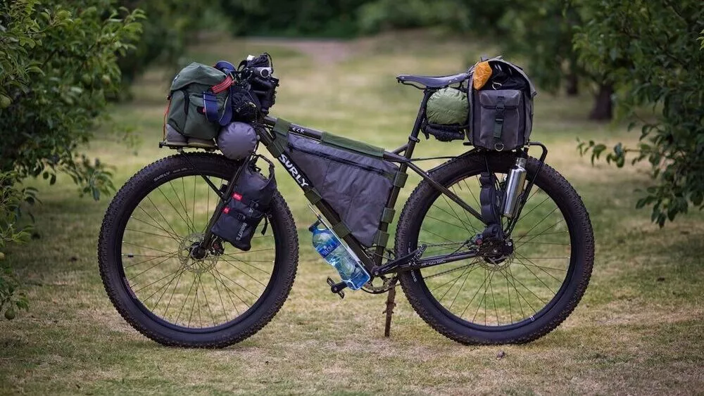 Las bicicletas eléctricas de trekking permiten planificar rutas de varios días de duración gracias a sus principales características.