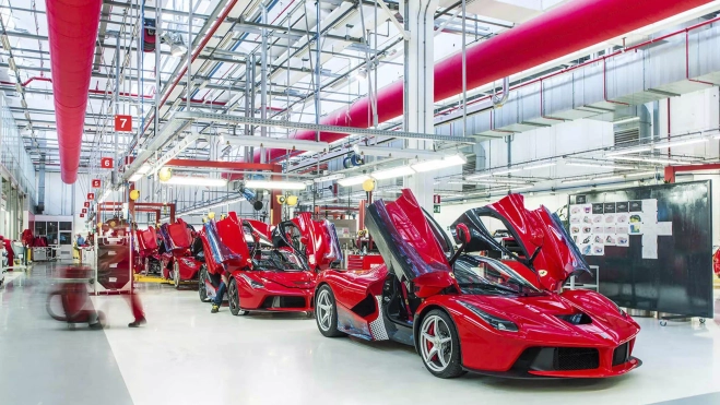 ferrari no vende sus coches trabajadores interior