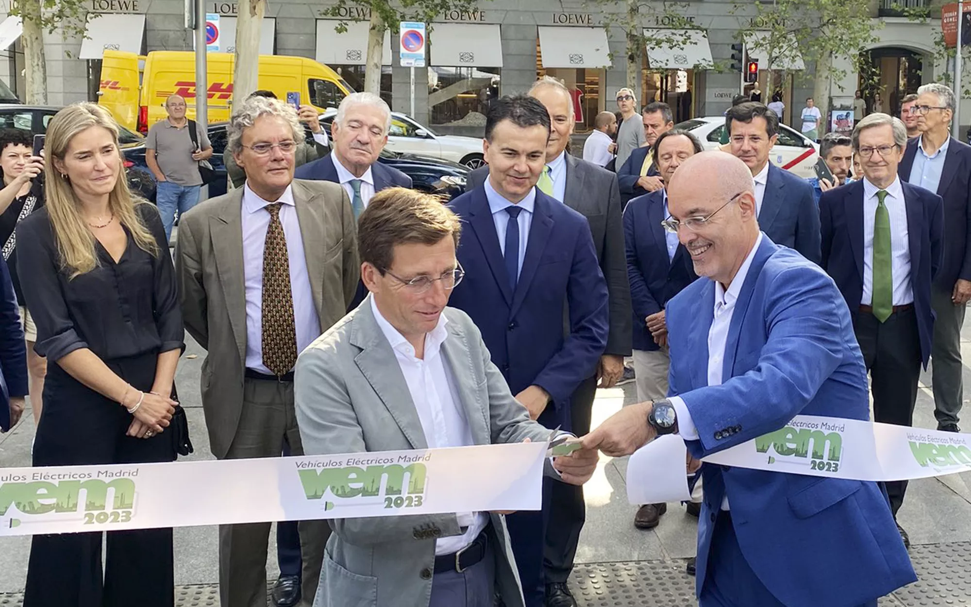 El alcalde de Madrid, José Luis Martínez-Almeida, inaugura la 8ª edición del VEM, junto a Arturo Pérez de Lucía, secretario de AEDIVE.