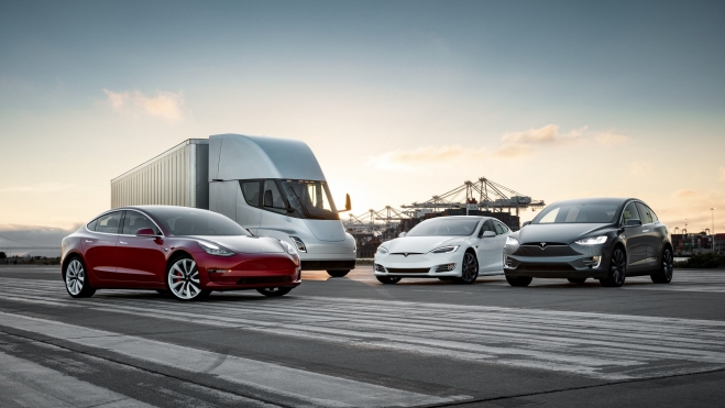 La familia Tesla ha crecido rápidamente en los últimos años, tanto en gama como en ventas. La familia Tesla ha crecido rápidamente en los últimos años, tanto en gama como en ventas.