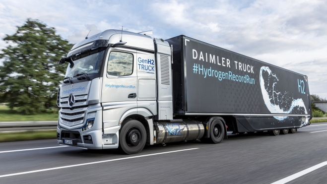 Mercedes-Benz GenH2 Truck.