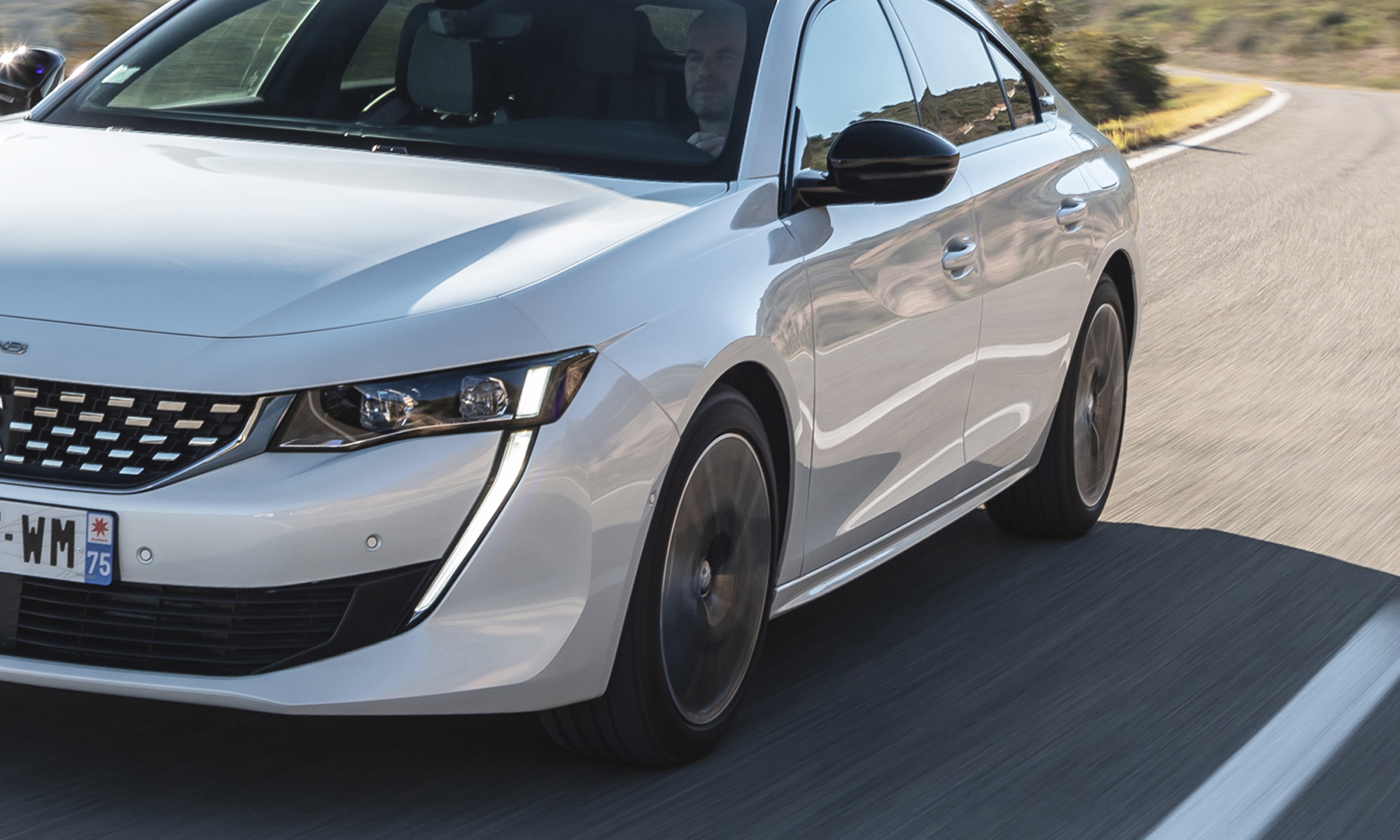 El Peugeot 508 hybrid tiene una autonomía de hasta 73 km en ciudades.