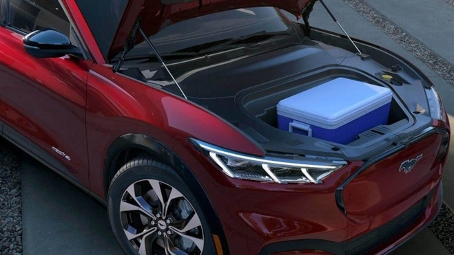 Ford Mustang mach e tesla model y coche electrico interior1