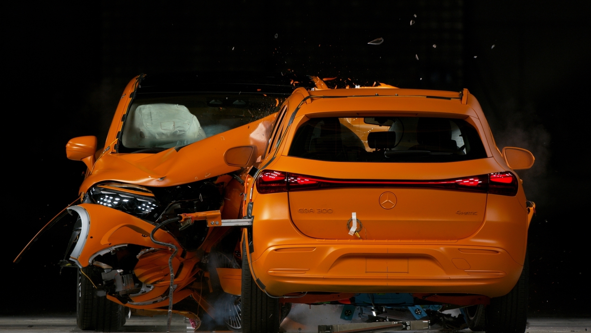 Seguridad en coches eléctricos Mercedes destaca con un crashtest a
