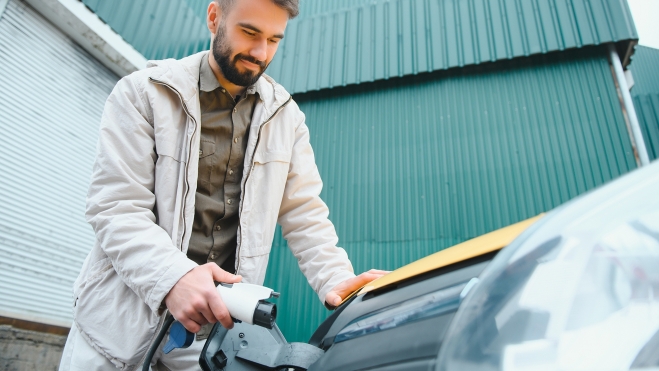 Seas particular o profesional, en España puedes recibir ayudas para la compra de un vehículo eléctrico.