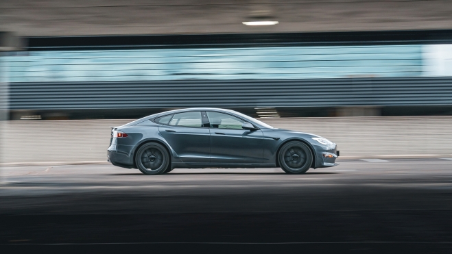 Tesla Model S Lateral Tesla Model S Lateral