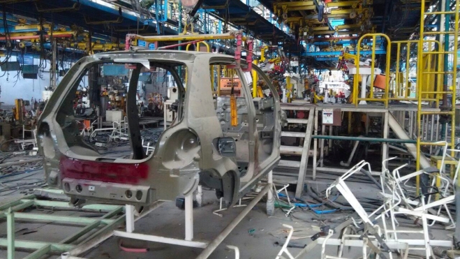 Línea de producción abandonada en la planta de la marca en Surajpur, La India.