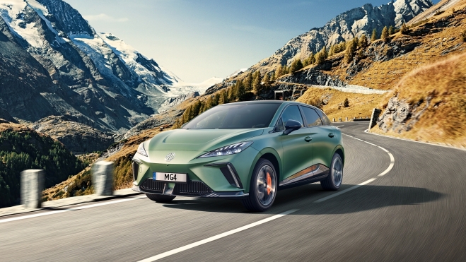 En su versión más económica e incluyendo las ayudas, el MG4 se queda en poco más de 20.000 euros. En su versión más económica e incluyendo las ayudas, el MG4 se queda en poco más de 20.000 euros.