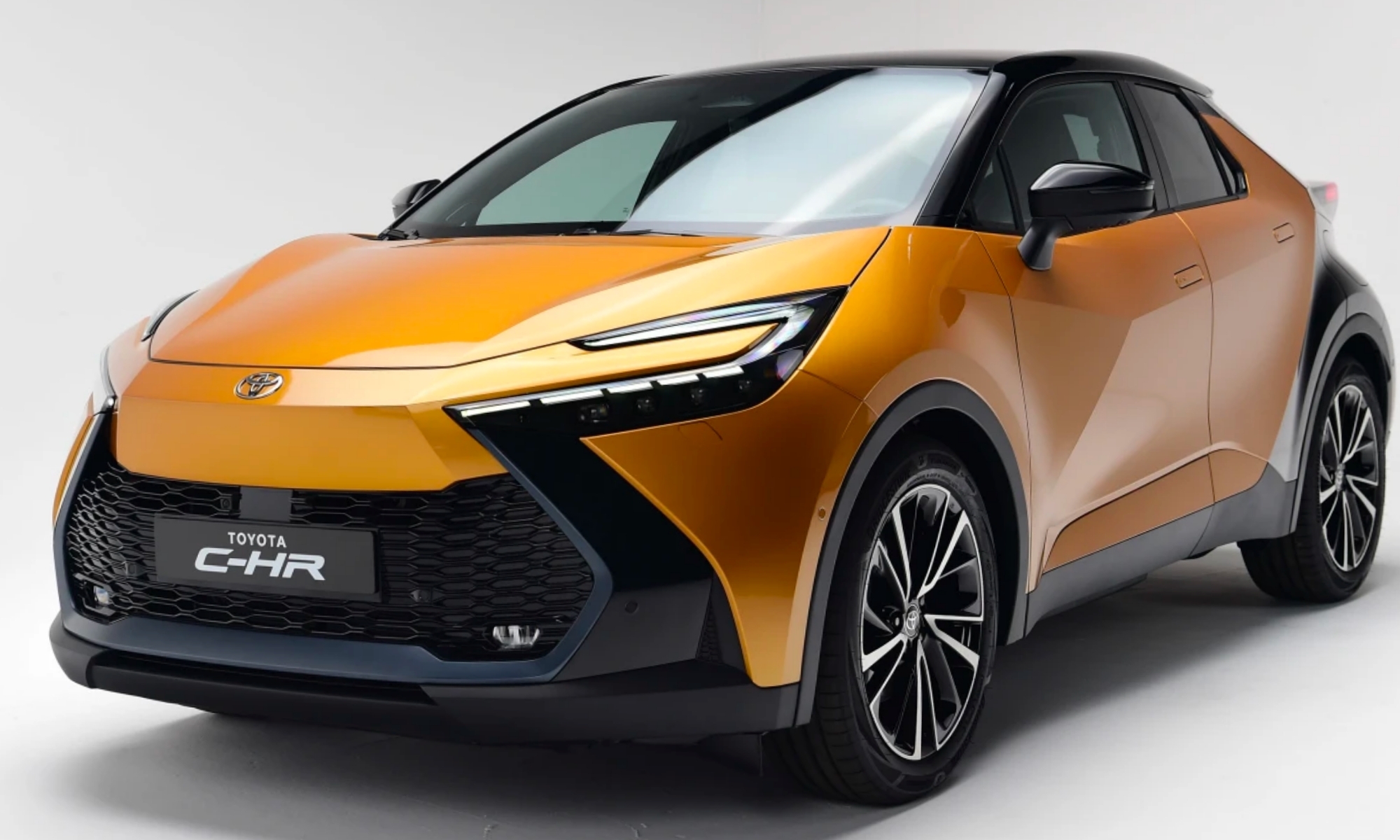 Toyota C-HR 2024: las 5 claves que le harán el SUV híbrido más querido en  España una vez más