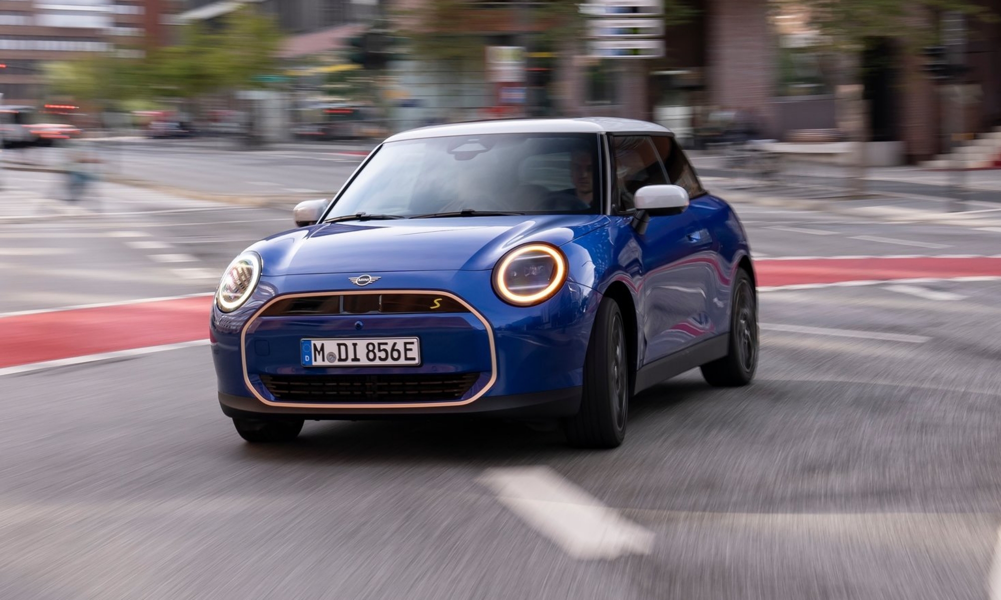 El nuevo Cooper SE mejora los datos de rendimiento de la primera generación.