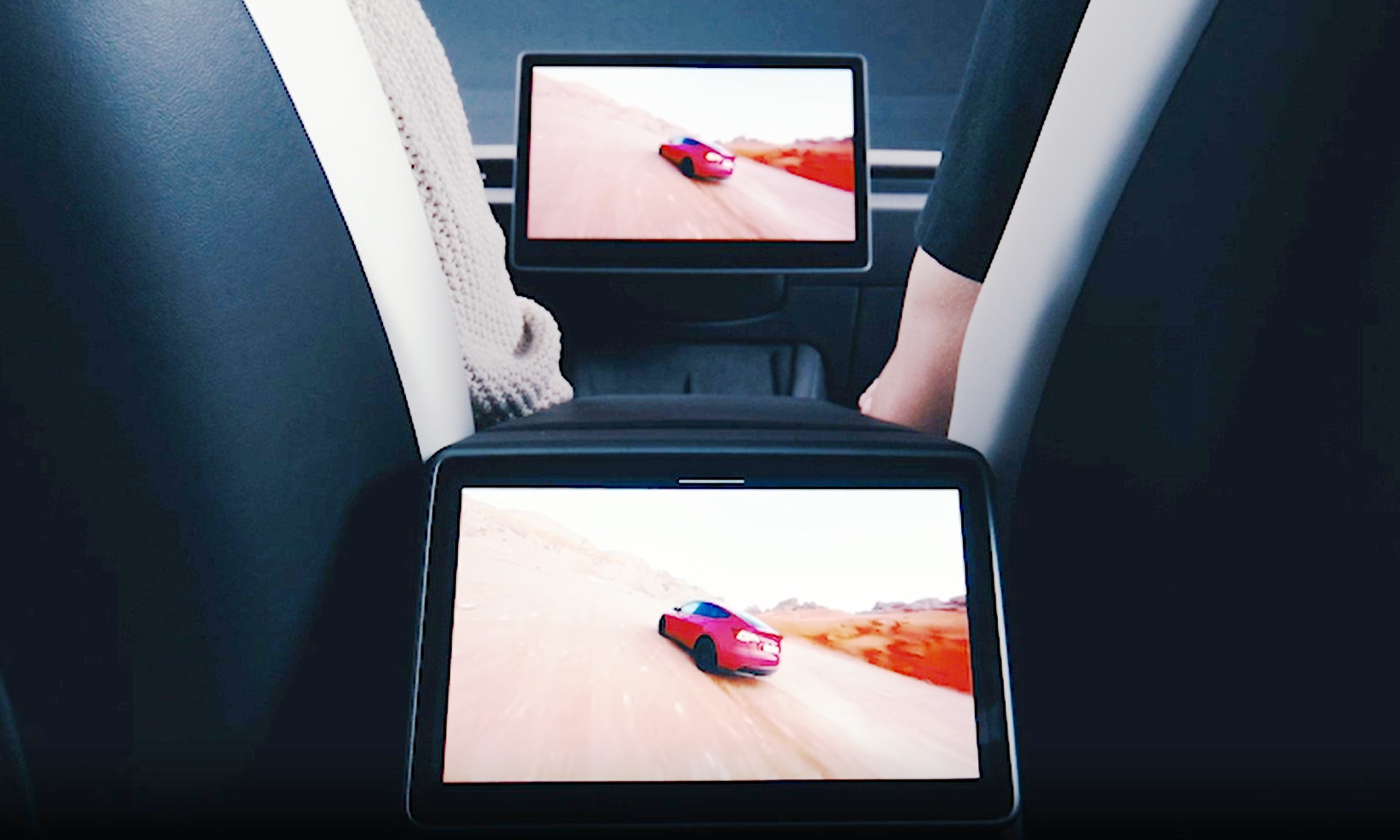La pantalla trasera es útil si viajas con niños en un Tesla
