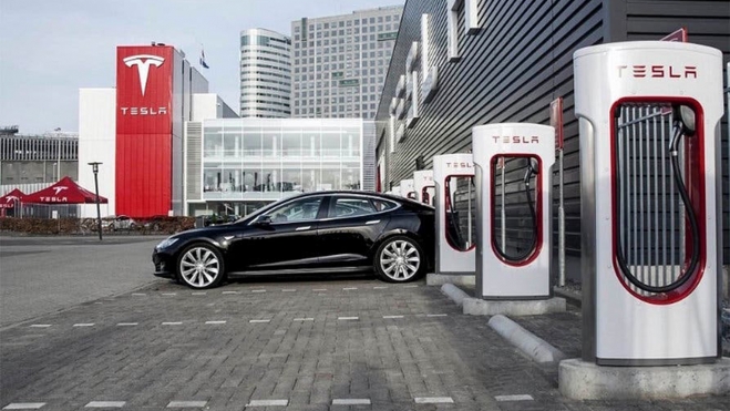 Tesla supercharges 4 Tesla supercharges 4