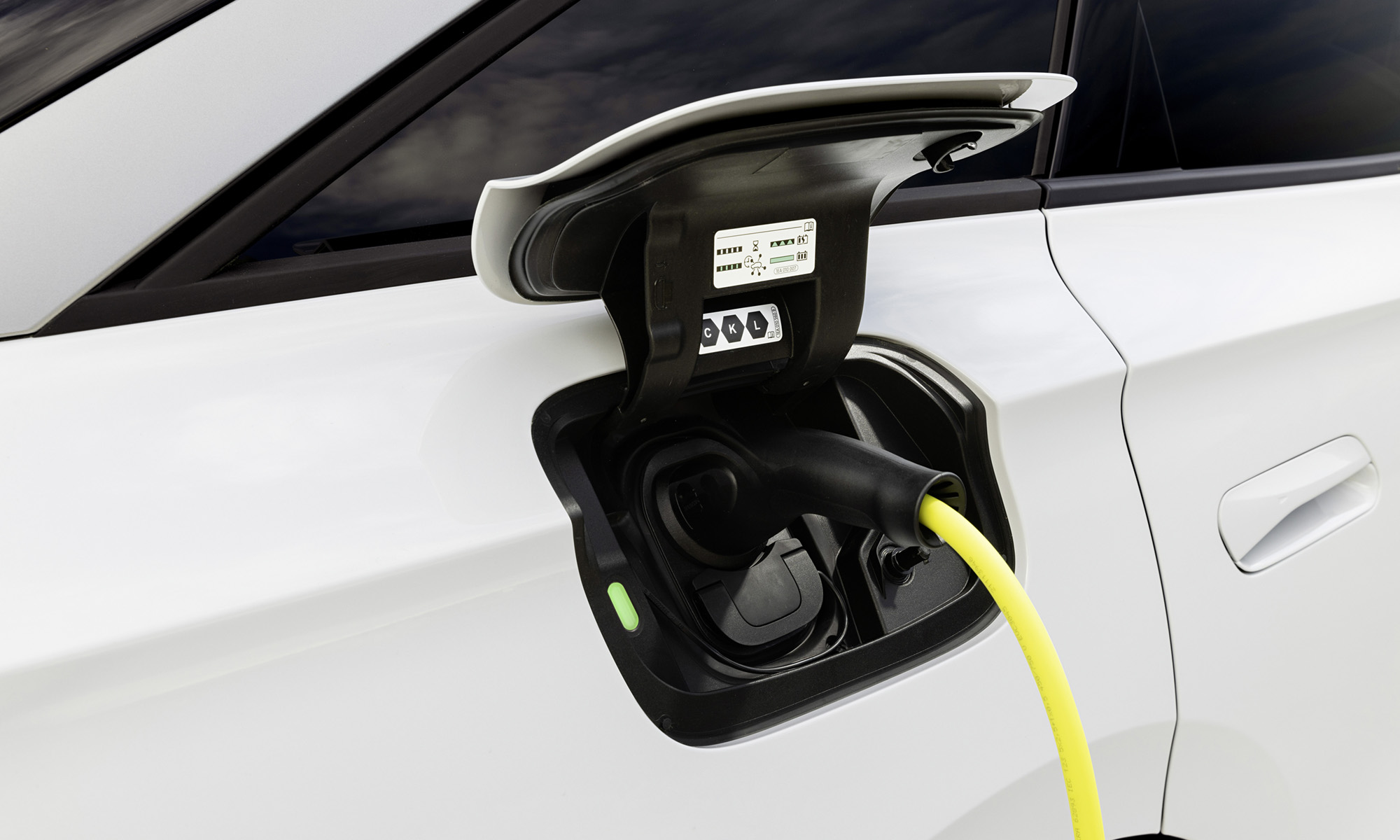 Los coches eléctricos ya repuntan en Europa, superando a los híbridos enchufables y a los diésel.