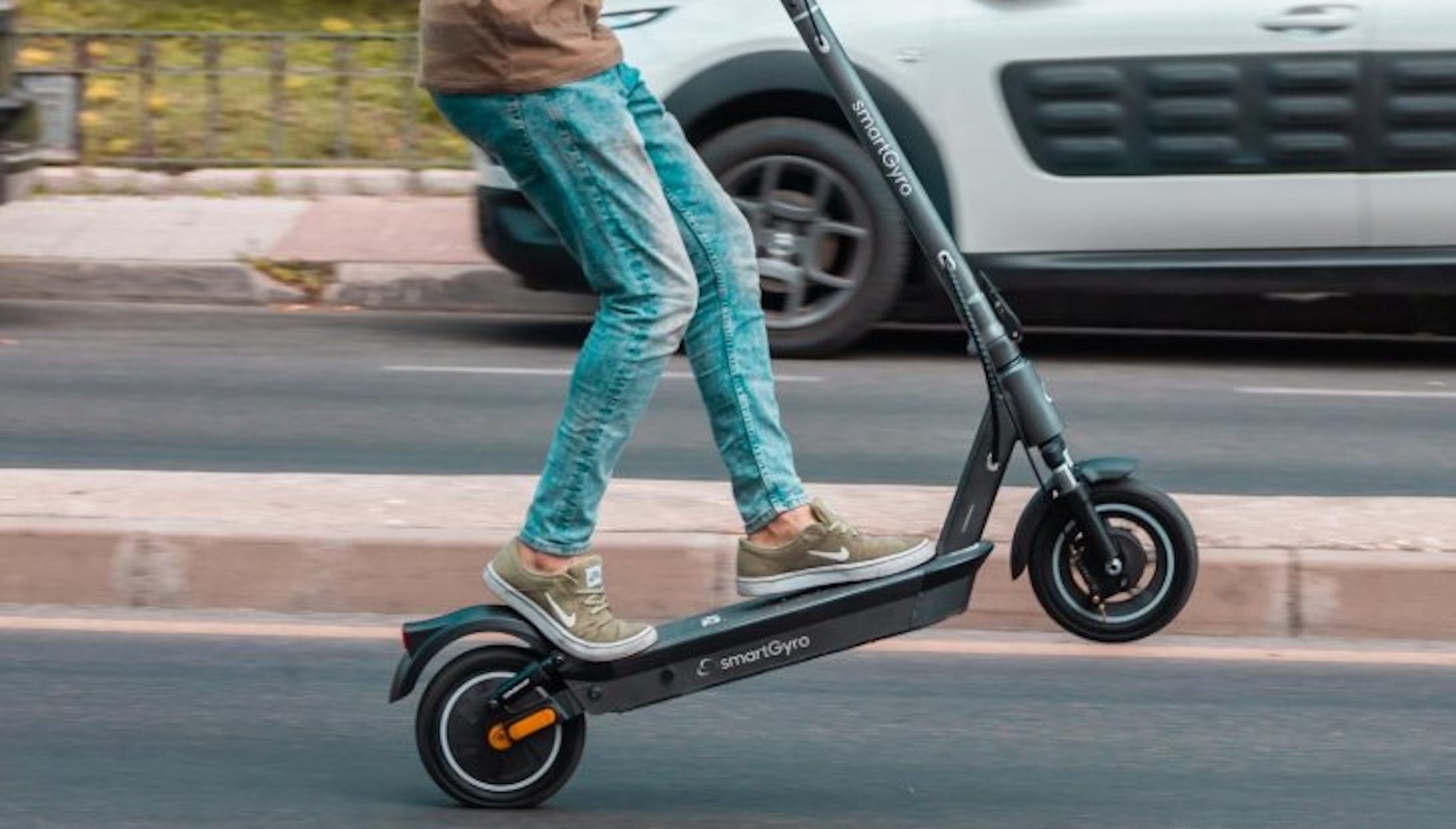 El Black Friday más bestia: casi 200 euros de descuento en este  espectacular patinete eléctrico de smartGyro