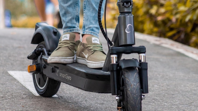 Un patinete eléctrico fabricado con materiales de alta calidad.