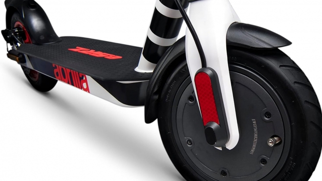 El patinete de Aprilia tiene 25 km de autonomía máxima.